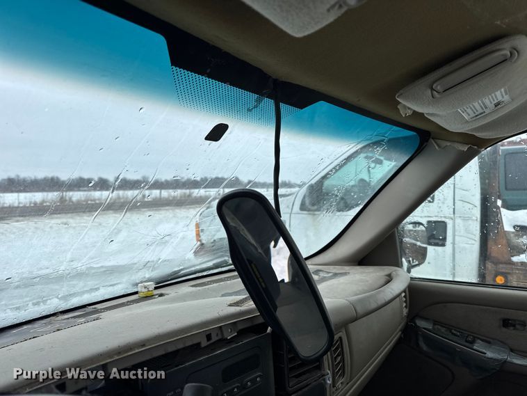 image for item EN0765 2003 Chevrolet Silverado 1500 pickup truck