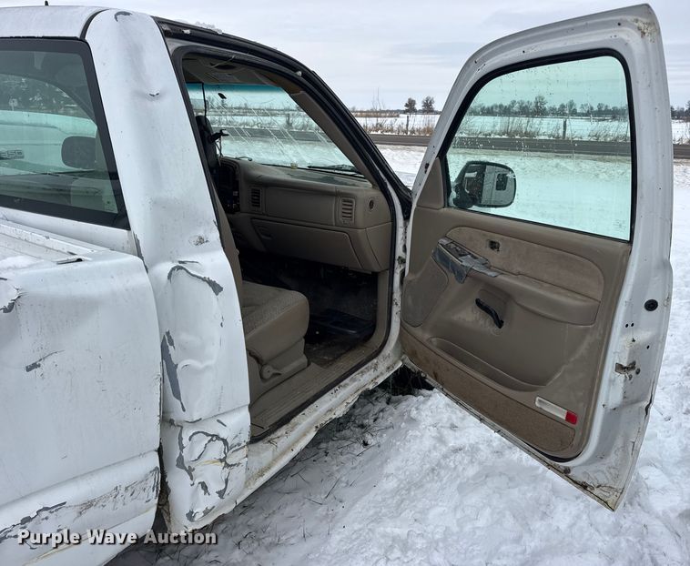 image for item EN0765 2003 Chevrolet Silverado 1500 pickup truck