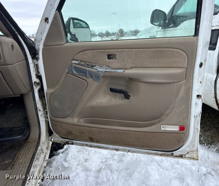 image for item EN0765 2003 Chevrolet Silverado 1500 pickup truck