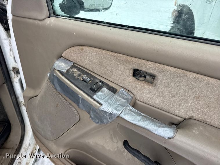 image for item EN0765 2003 Chevrolet Silverado 1500 pickup truck