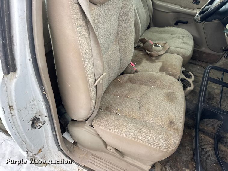 image for item EN0765 2003 Chevrolet Silverado 1500 pickup truck