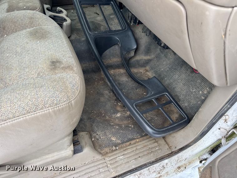 image for item EN0765 2003 Chevrolet Silverado 1500 pickup truck