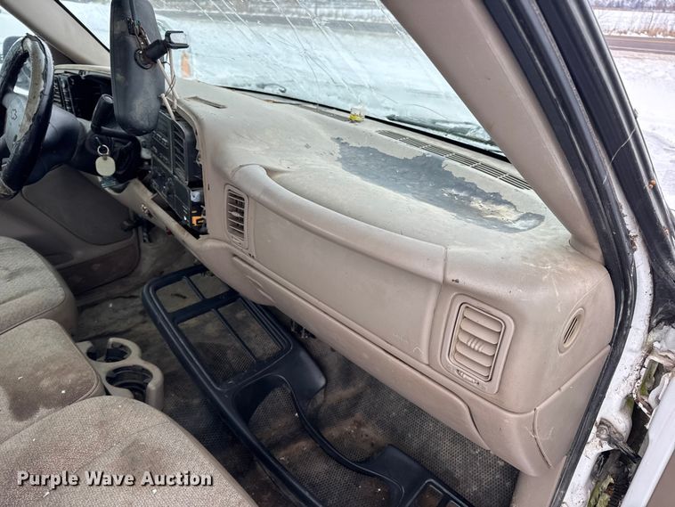 image for item EN0765 2003 Chevrolet Silverado 1500 pickup truck