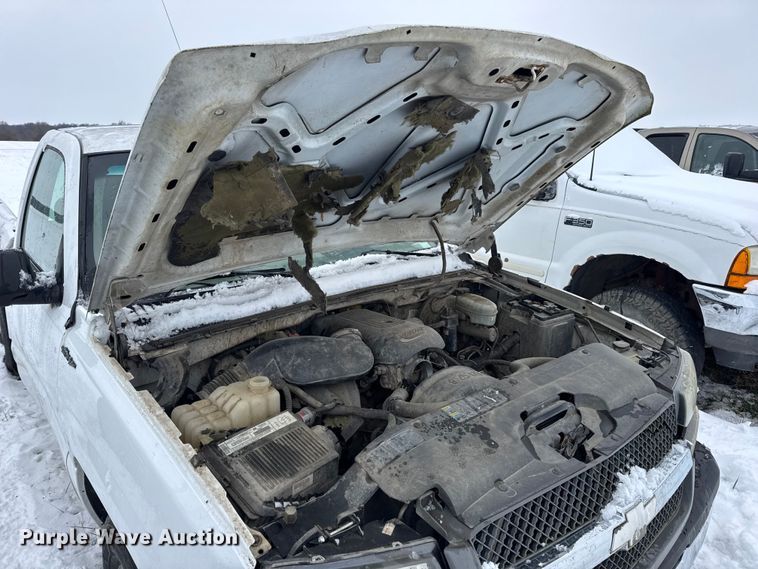 image for item EN0765 2003 Chevrolet Silverado 1500 pickup truck