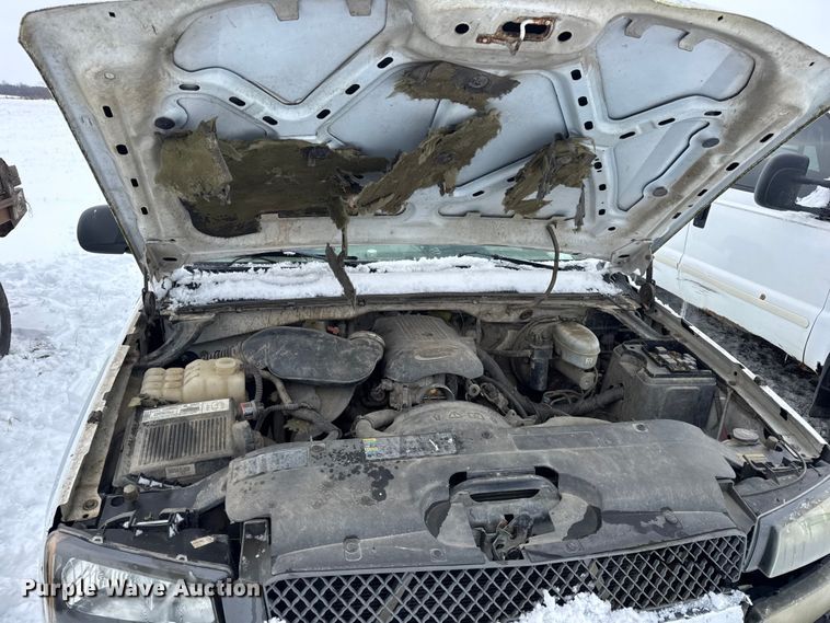 image for item EN0765 2003 Chevrolet Silverado 1500 pickup truck