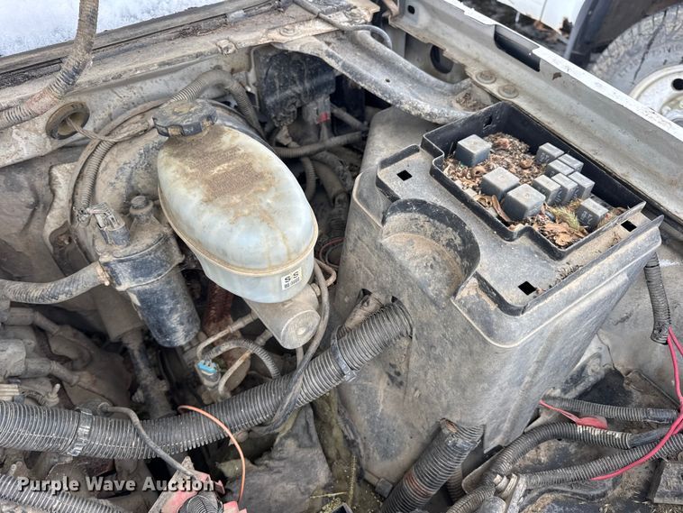 image for item EN0765 2003 Chevrolet Silverado 1500 pickup truck