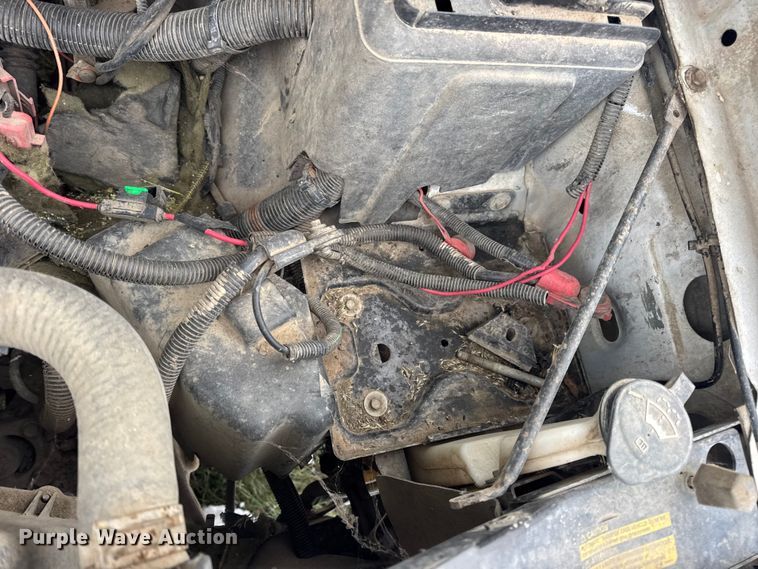 image for item EN0765 2003 Chevrolet Silverado 1500 pickup truck