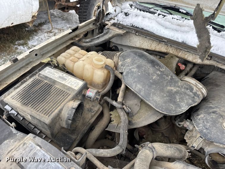 image for item EN0765 2003 Chevrolet Silverado 1500 pickup truck