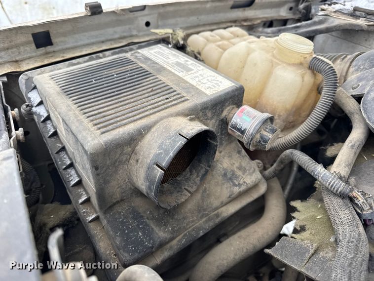 image for item EN0765 2003 Chevrolet Silverado 1500 pickup truck