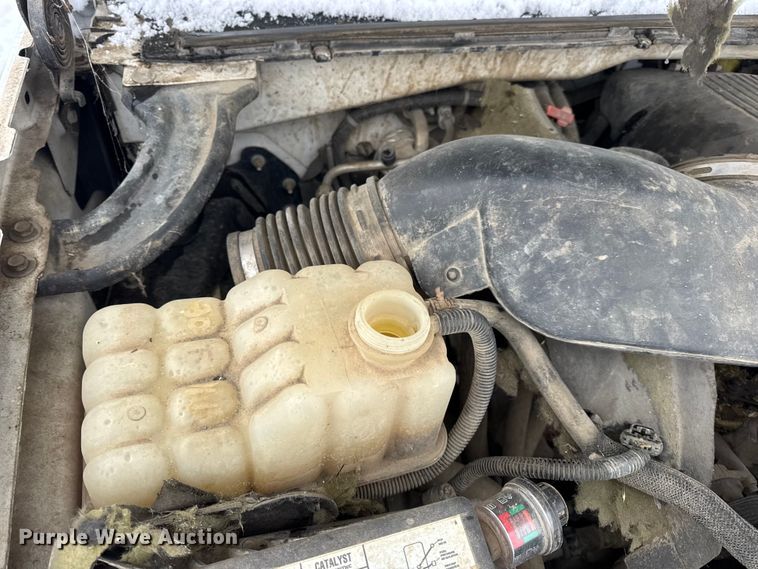 image for item EN0765 2003 Chevrolet Silverado 1500 pickup truck