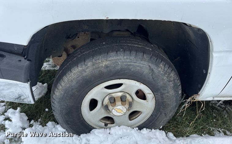 image for item EN0765 2003 Chevrolet Silverado 1500 pickup truck