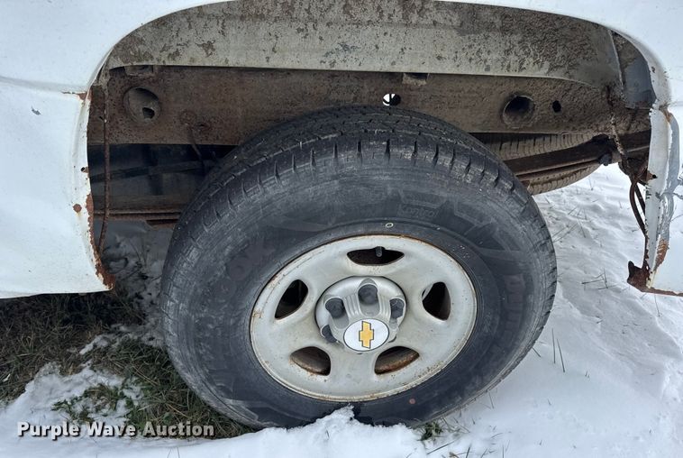 image for item EN0765 2003 Chevrolet Silverado 1500 pickup truck