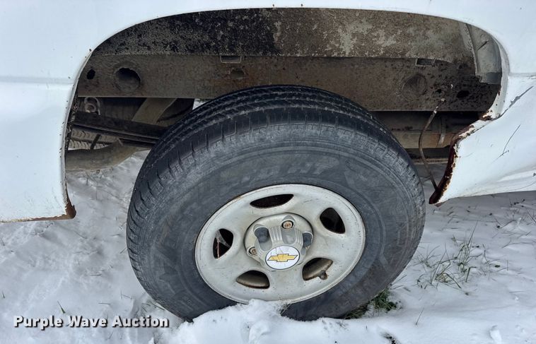 image for item EN0765 2003 Chevrolet Silverado 1500 pickup truck