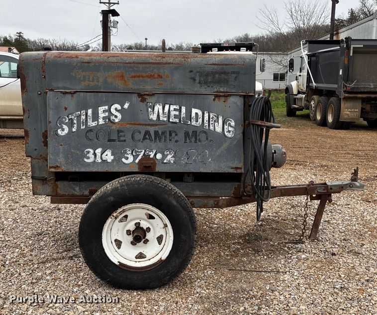 image for item EN5834 Lincoln SA200FT63 welder