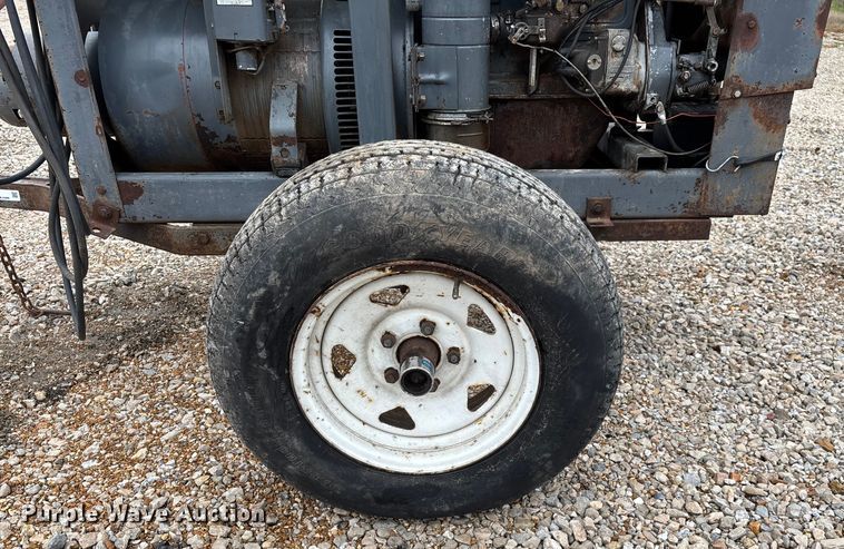 image for item EN5834 Lincoln SA200FT63 welder