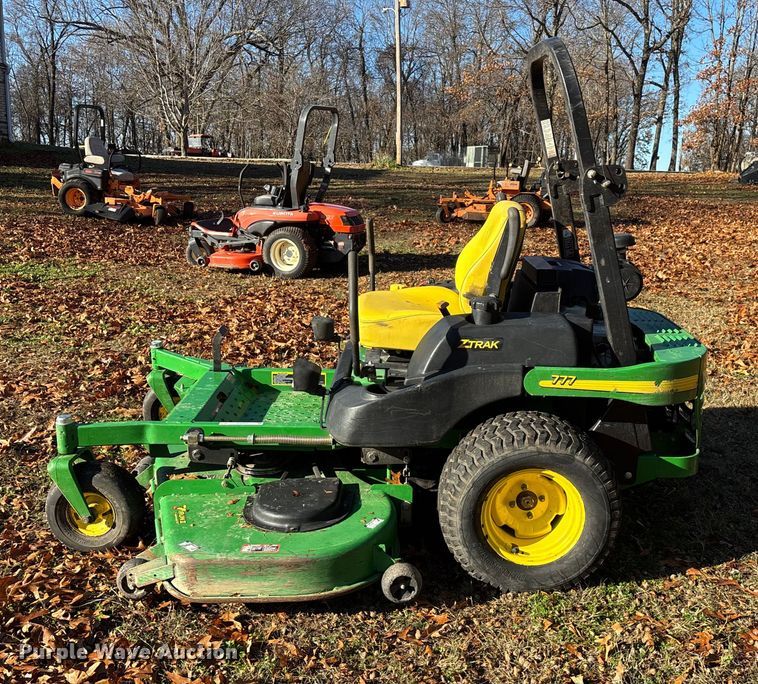 image for item EN5866 2006 John Deere 777 ZTrak ZTR lawn mower