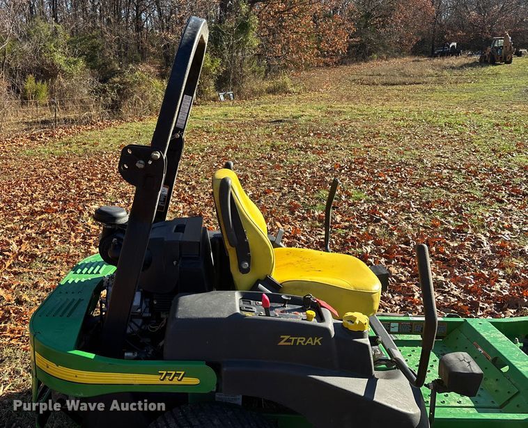 image for item EN5866 2006 John Deere 777 ZTrak ZTR lawn mower