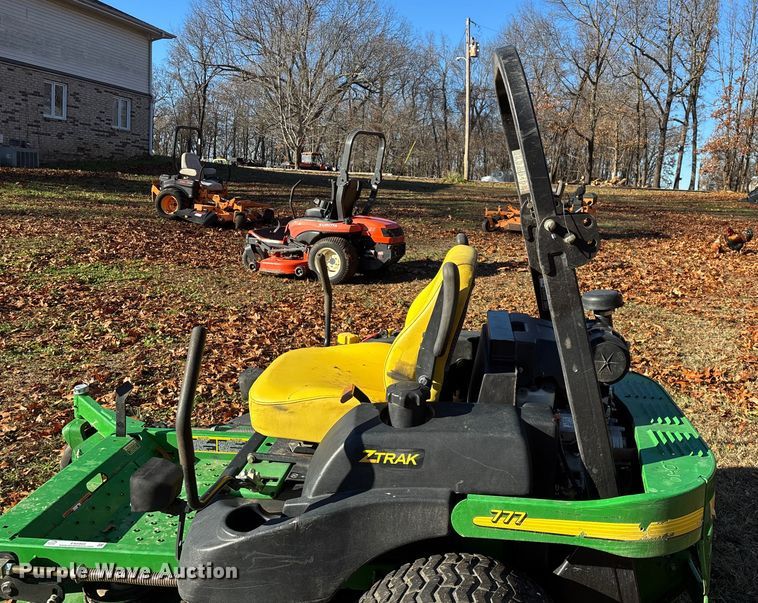 image for item EN5866 2006 John Deere 777 ZTrak ZTR lawn mower