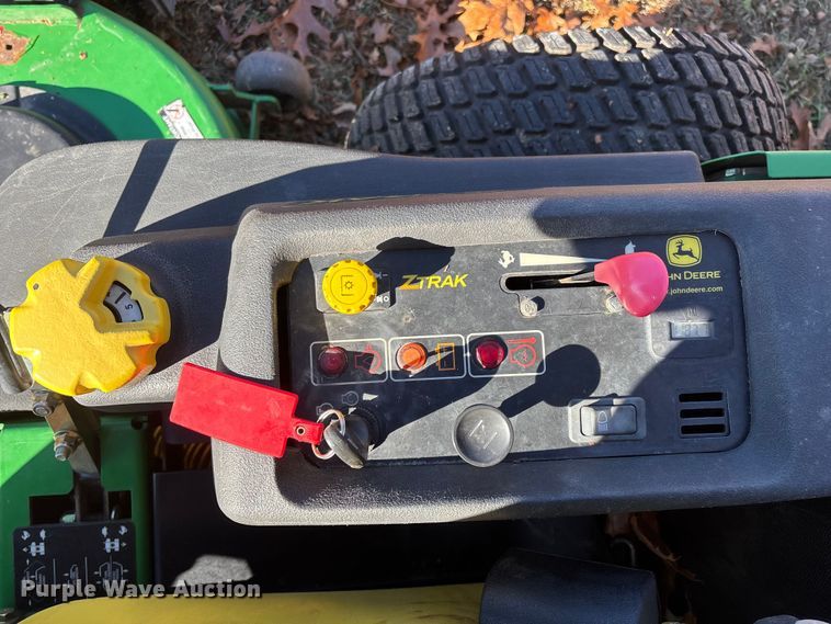 image for item EN5866 2006 John Deere 777 ZTrak ZTR lawn mower