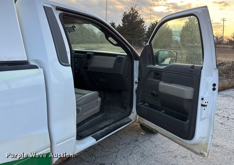 image for item EN5871 2009 Ford F150 XL pickup truck