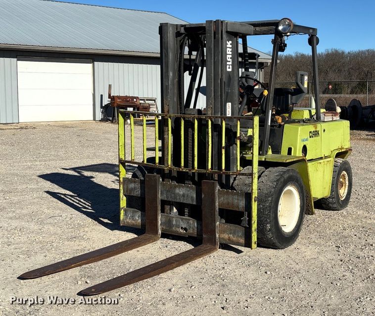 image for item EN5919 Clark C500-YS100 forklift