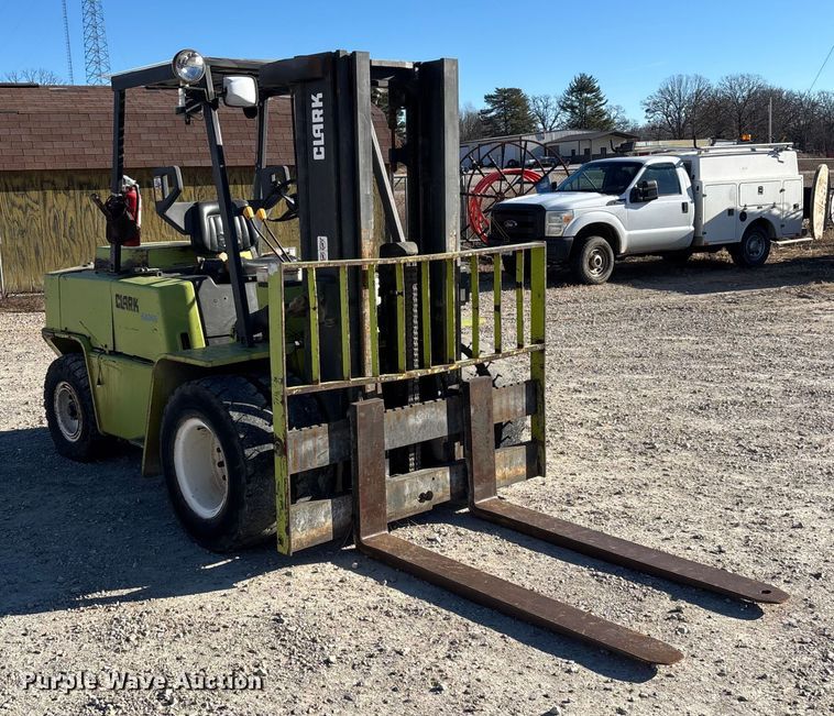 image for item EN5919 Clark C500-YS100 forklift