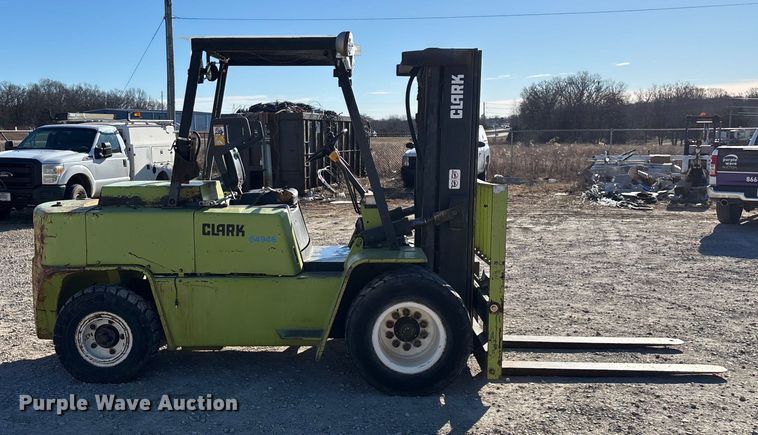 image for item EN5919 Clark C500-YS100 forklift