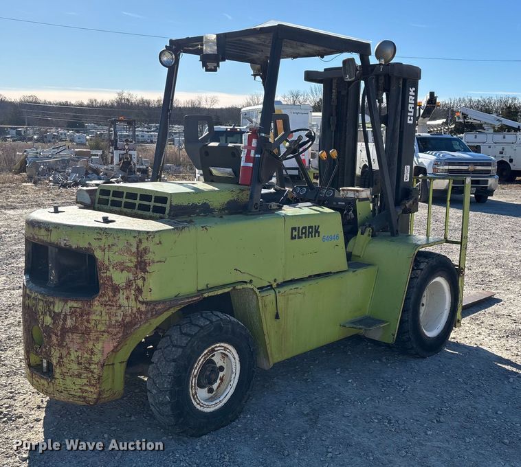 image for item EN5919 Clark C500-YS100 forklift