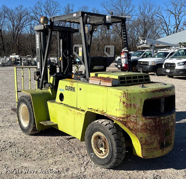 image for item EN5919 Clark C500-YS100 forklift