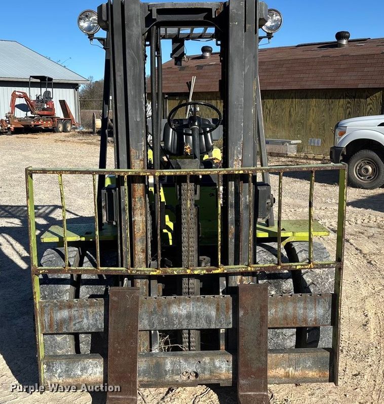 image for item EN5919 Clark C500-YS100 forklift