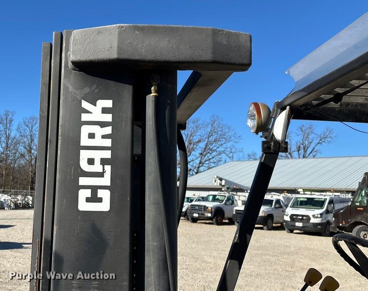 image for item EN5919 Clark C500-YS100 forklift
