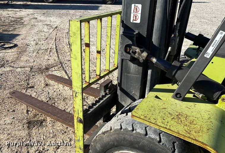 image for item EN5919 Clark C500-YS100 forklift