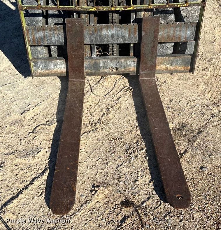 image for item EN5919 Clark C500-YS100 forklift