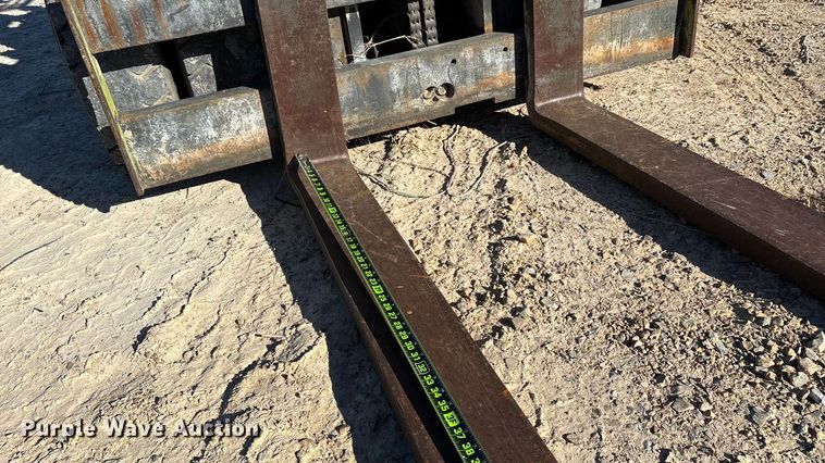 image for item EN5919 Clark C500-YS100 forklift