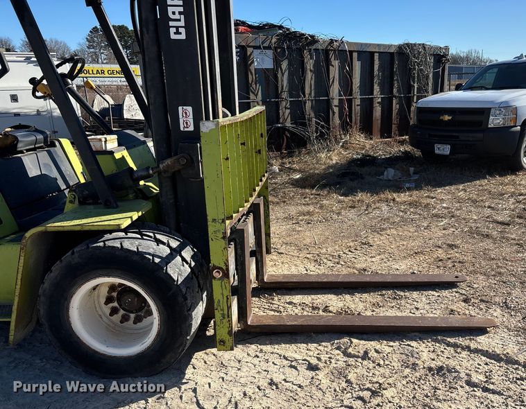 image for item EN5919 Clark C500-YS100 forklift