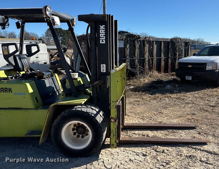 image for item EN5919 Clark C500-YS100 forklift