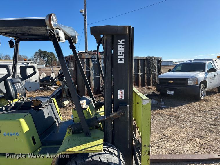 image for item EN5919 Clark C500-YS100 forklift