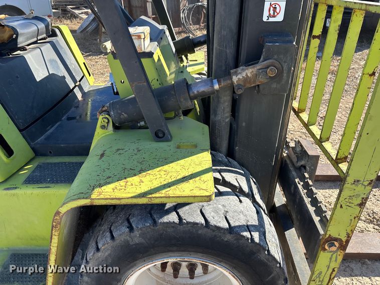 image for item EN5919 Clark C500-YS100 forklift