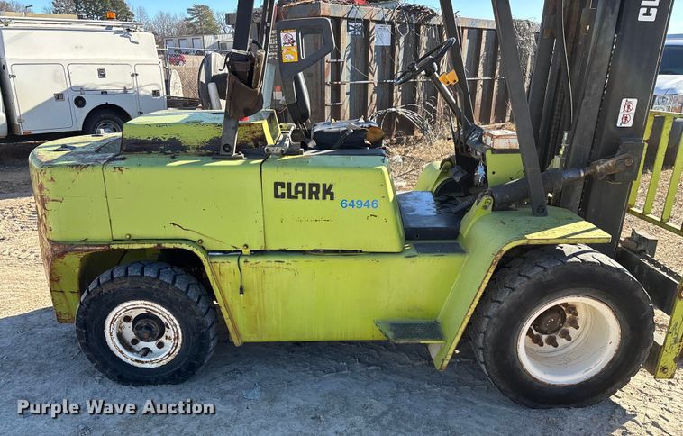 image for item EN5919 Clark C500-YS100 forklift