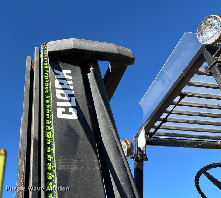 image for item EN5919 Clark C500-YS100 forklift