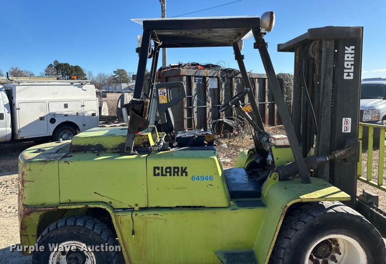 image for item EN5919 Clark C500-YS100 forklift
