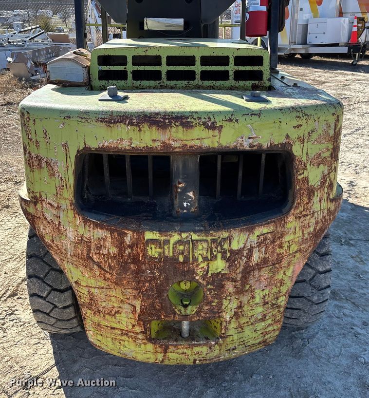 image for item EN5919 Clark C500-YS100 forklift