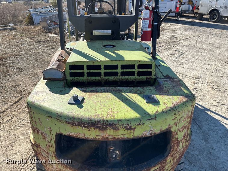image for item EN5919 Clark C500-YS100 forklift