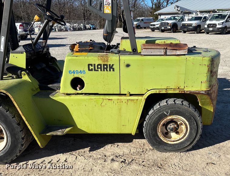 image for item EN5919 Clark C500-YS100 forklift