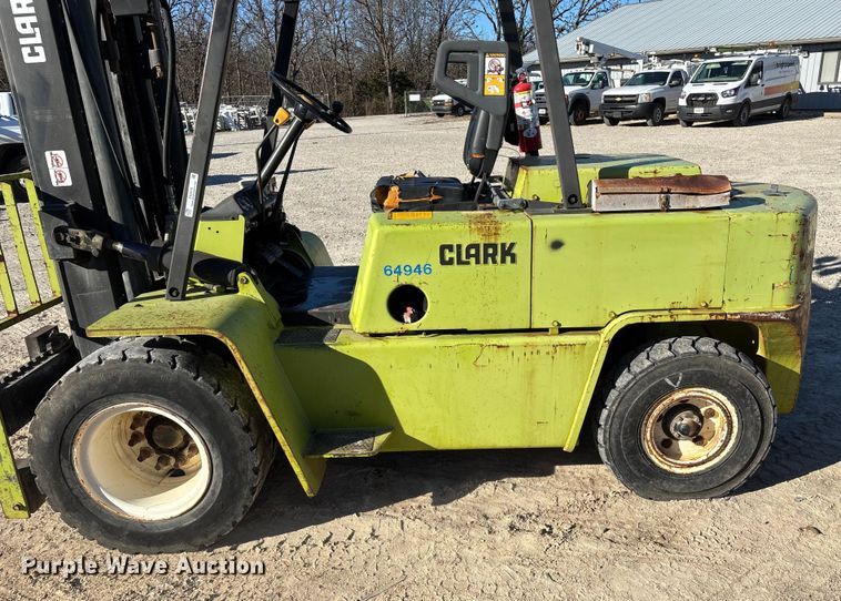 image for item EN5919 Clark C500-YS100 forklift