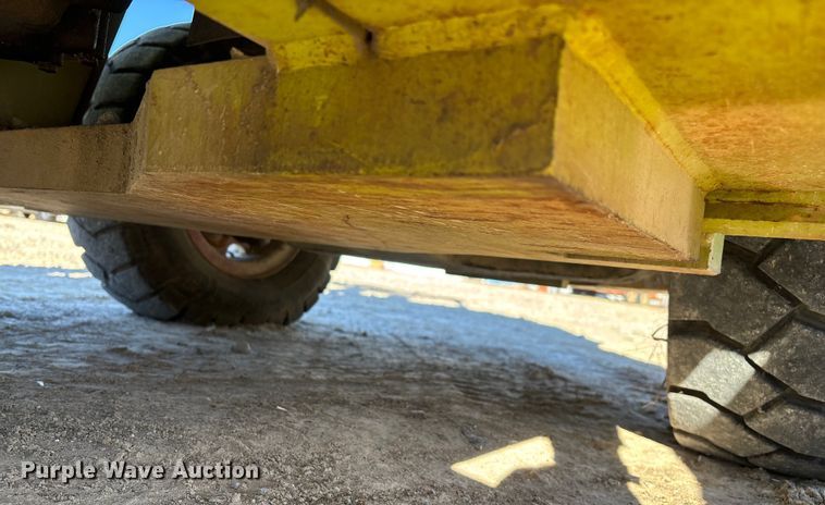 image for item EN5919 Clark C500-YS100 forklift