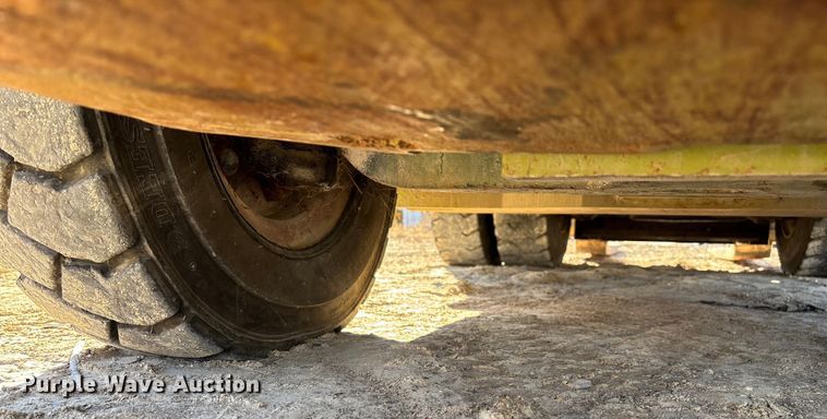 image for item EN5919 Clark C500-YS100 forklift