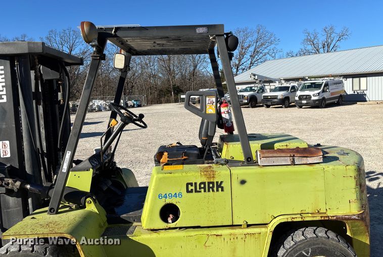 image for item EN5919 Clark C500-YS100 forklift
