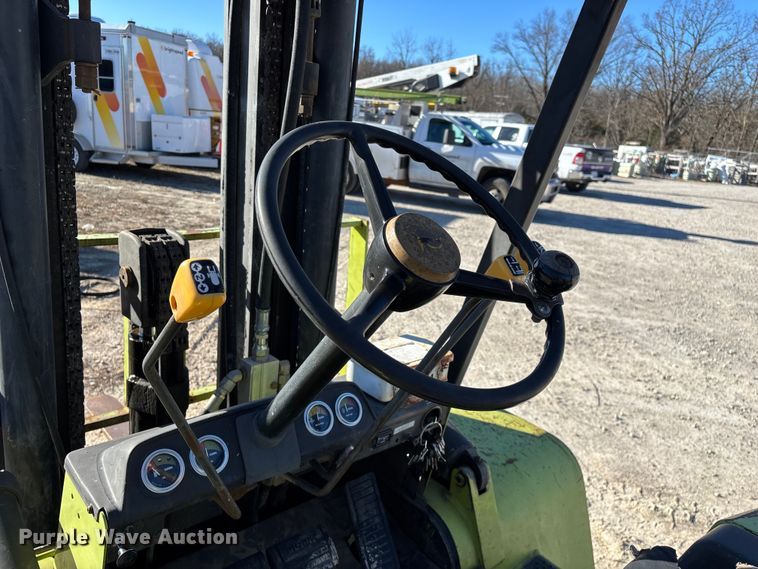 image for item EN5919 Clark C500-YS100 forklift
