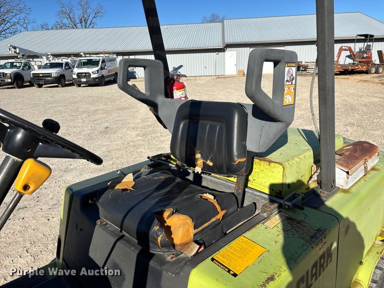 image for item EN5919 Clark C500-YS100 forklift